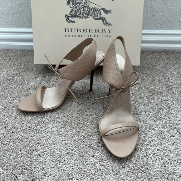 Burberry Knot Horn Capsule Askham 100 Sandal - Picture 2 of 11